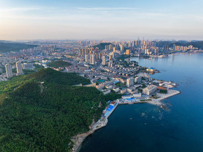 航拍大连城市海岸线星海公园风景