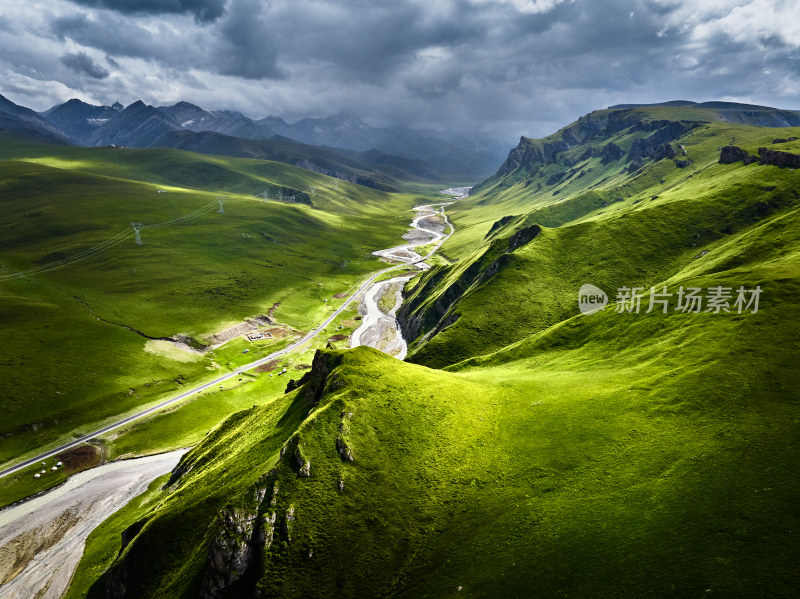 独库公路的草原美景