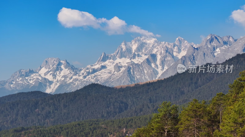 航拍云南玉龙雪山