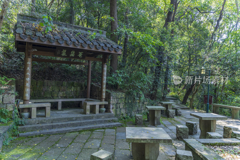 杭州宝石山景区银鼓洞风景