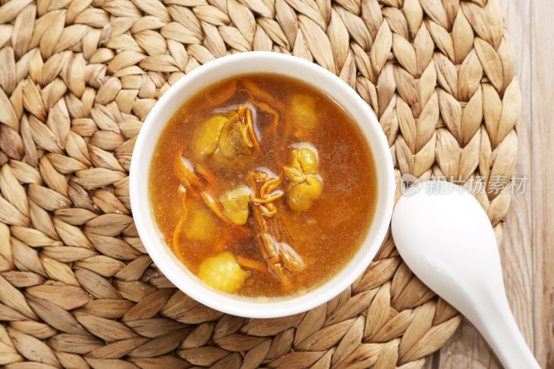 松茸虫草炖土鸡汤