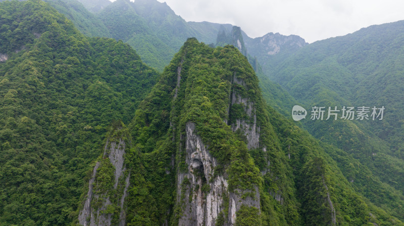 奇山峻岭