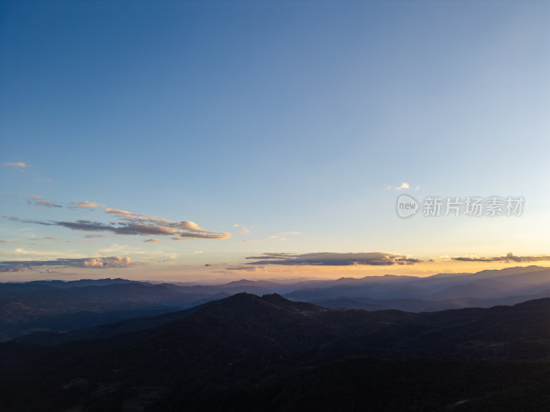 航拍暮色下的景迈山山峦叠嶂自然风光