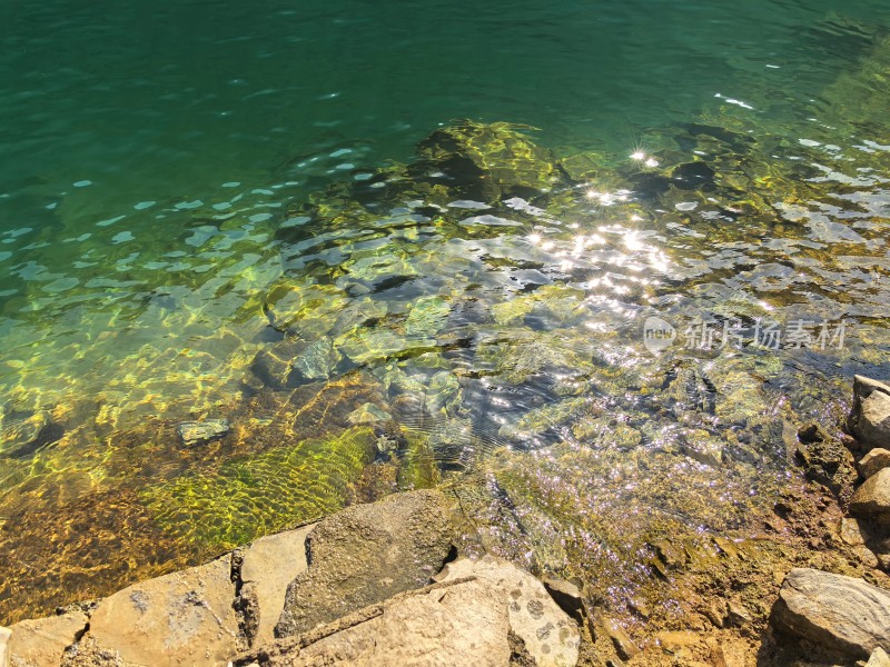 清江水波粼粼