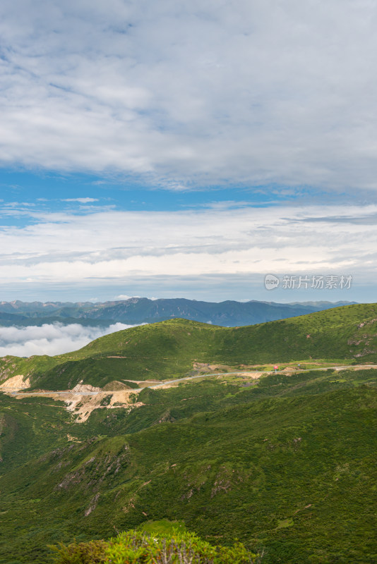 蓝天白云草原山峰山脉云海