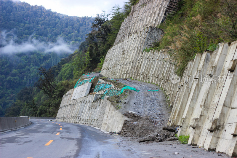 西藏林芝地区G318川藏公路沿途高原风光