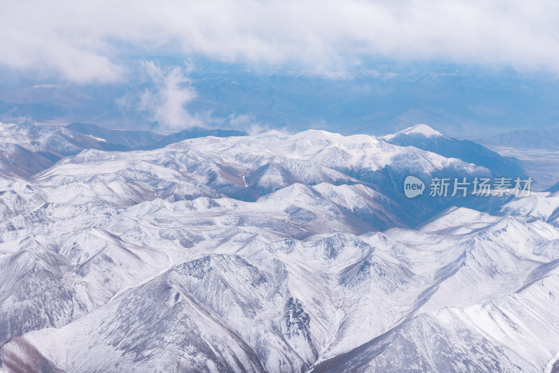 中国西藏高空飞机上航拍连绵雪山自然风光