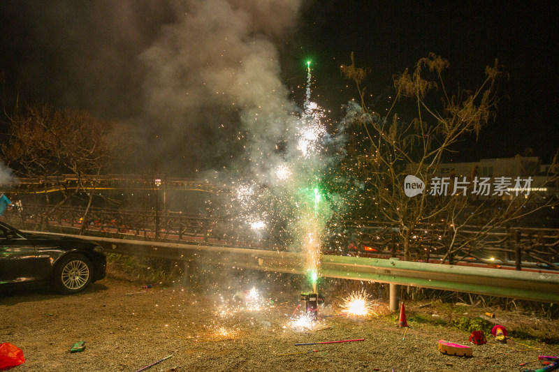 新年绽放的烟花