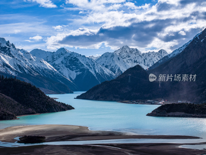 中国西藏昌都市然乌湖航拍高原雪山湖泊