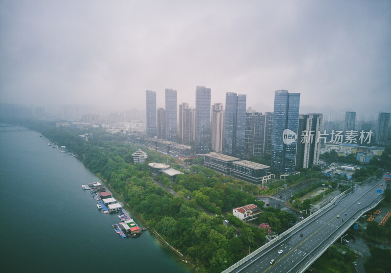 航拍广西柳州沿江河堤与江滨高层建筑