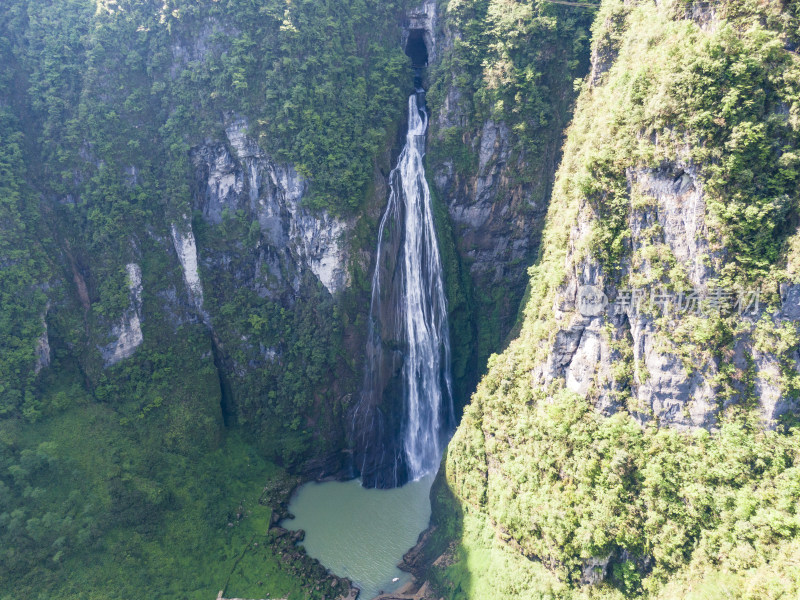 大自然高山流水瀑布湖南湘西大龙洞瀑布