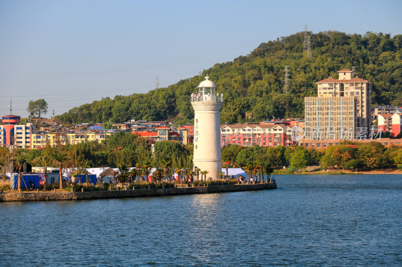 黄石磁湖景区城市风光，眺望城市天际线