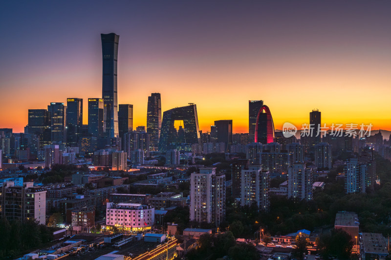 北京国贸 日暮下的摩天大楼璀璨景致