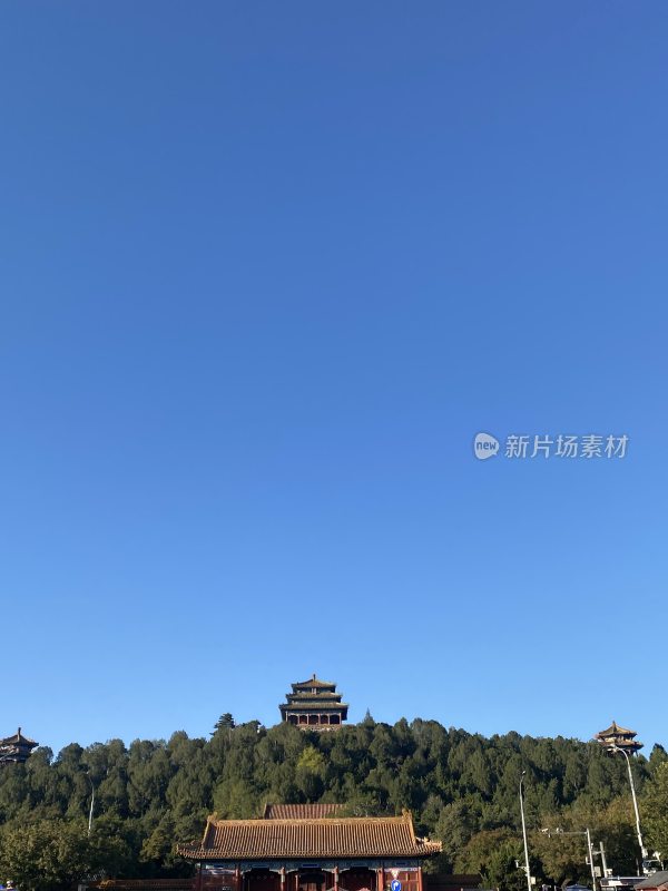 实拍北京景山公园蓝天景色