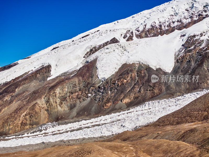 雪山上的冰川