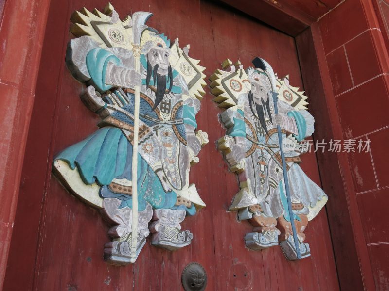 广东东莞：农村宗祠门上的浮雕门神