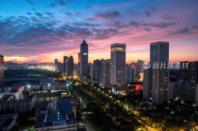 海南海口CBD都市绚丽色彩的暮色城市剪影