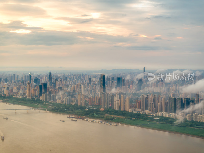 航拍夏季武汉暴雨后云雾中的城市风光