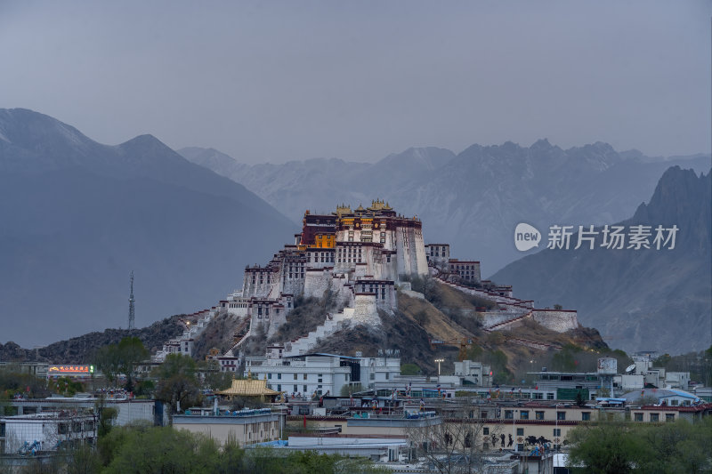 西藏拉萨日光之城布达拉宫圣地宁静建筑群