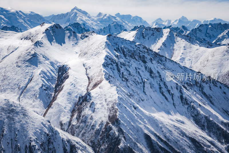 新疆天山山脉雪山山峰山脉