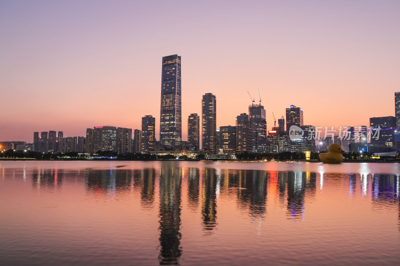 中国广东深圳人才公园华灯初上城市夜景