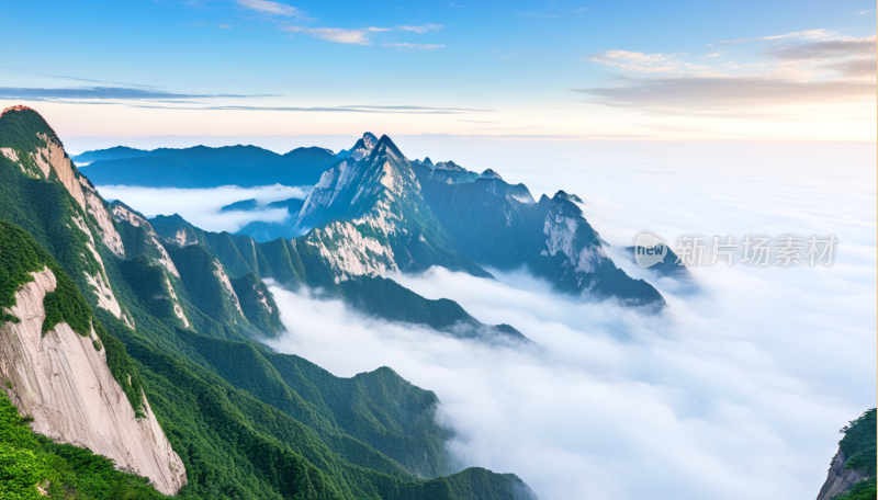 云雾缭绕的壮丽华山山景