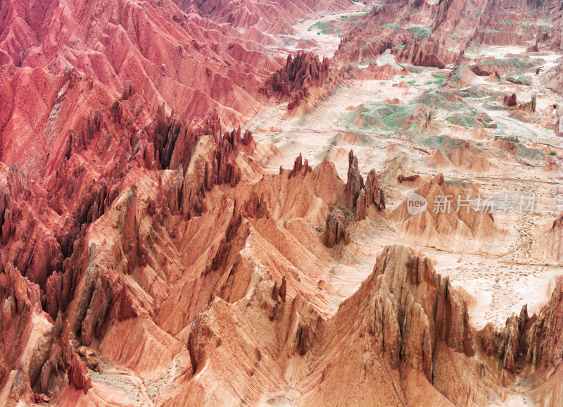 独特地貌风光的红色峡谷全景