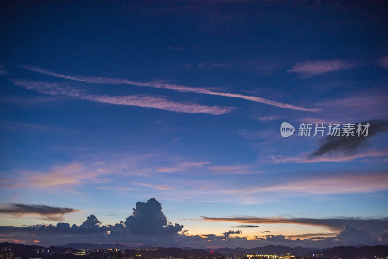 城市黄昏时分天空景色