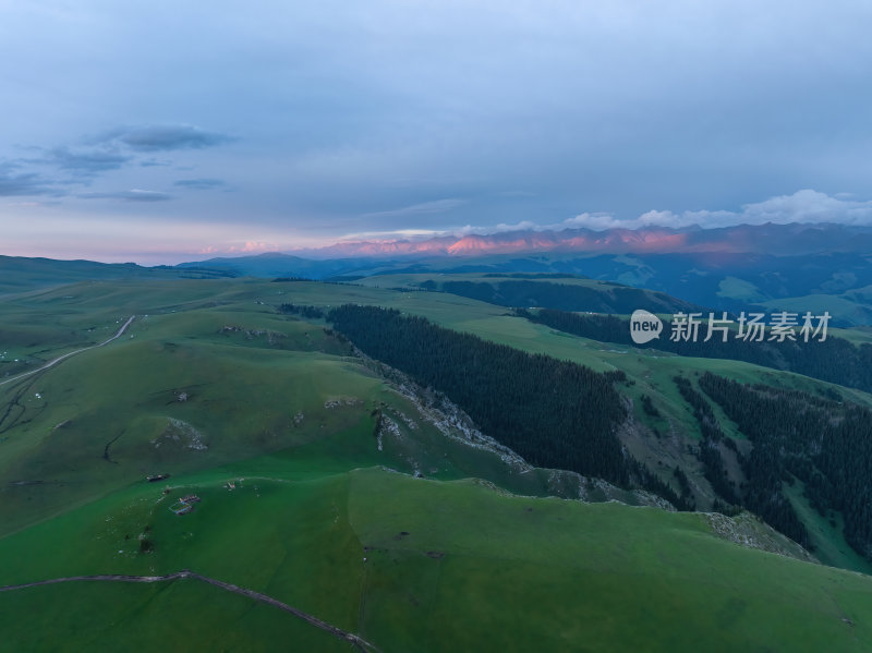 新疆北疆伊犁喀纳峻大草原日落晚霞高空航拍