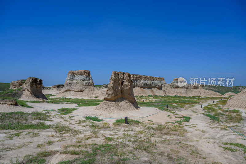 烈日下的山西省大同市土林地貌风光