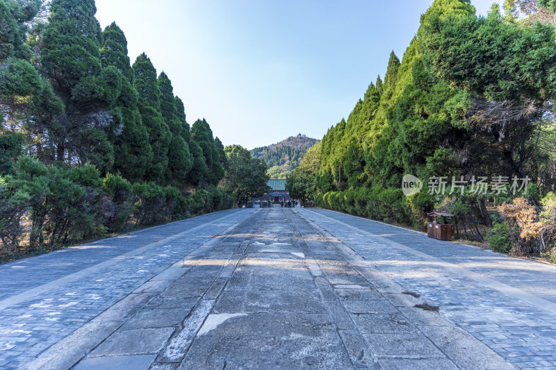 武汉江夏区龙泉山风景区明王寝