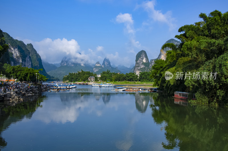 桂林阳朔兴坪古镇漓江游船码头山水风光