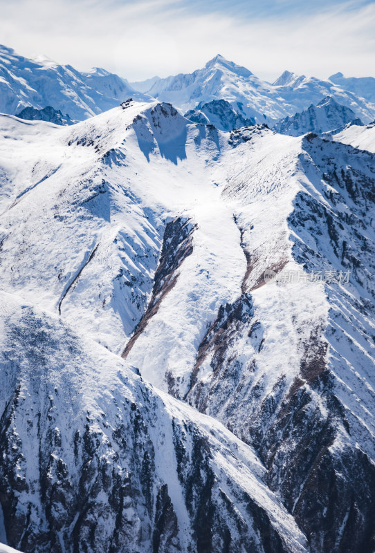 新疆天山山脉雪山山峰山脉