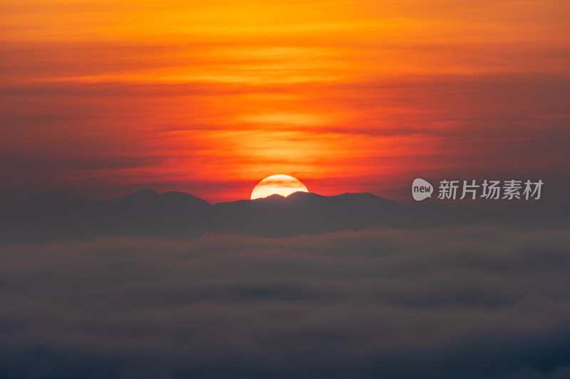 云海之上的日出景象