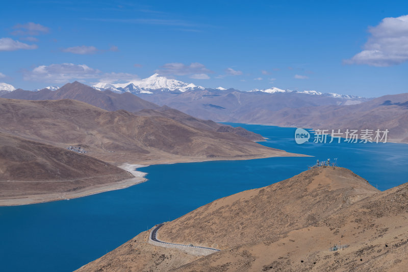 西藏山南羊卓雍措圣湖神湖蓝色藏地圣湖雪山