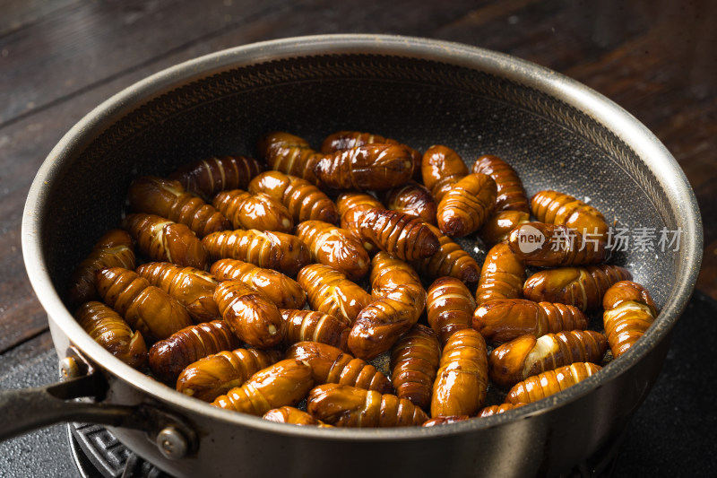 中国东北特色美食干炒茧蛹