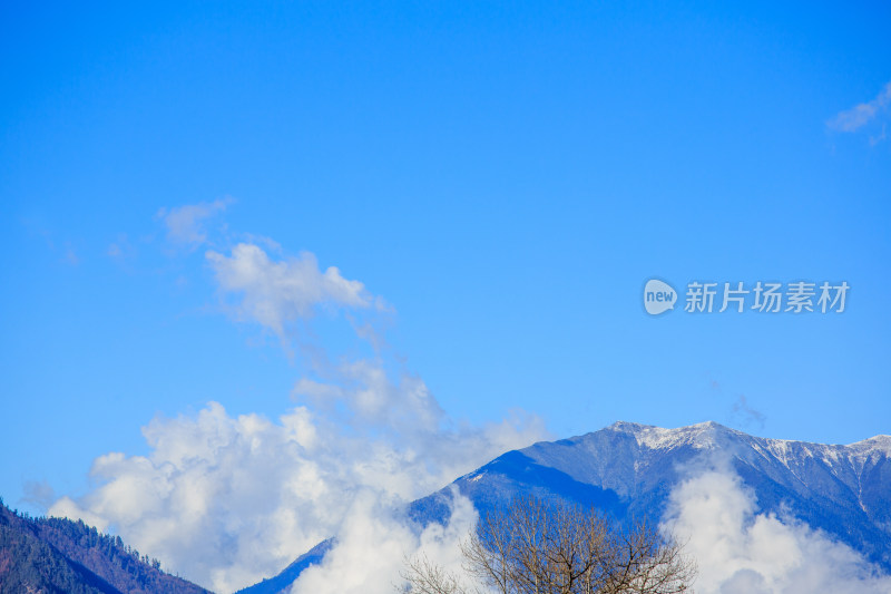 中国西藏林芝雅鲁藏布江苯日神山旅游区