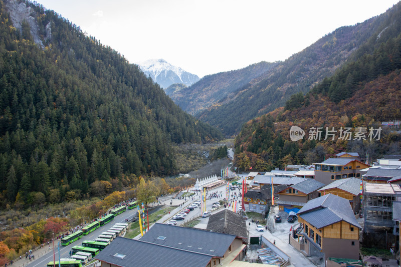 藏式村寨秋景，九寨沟树正寨