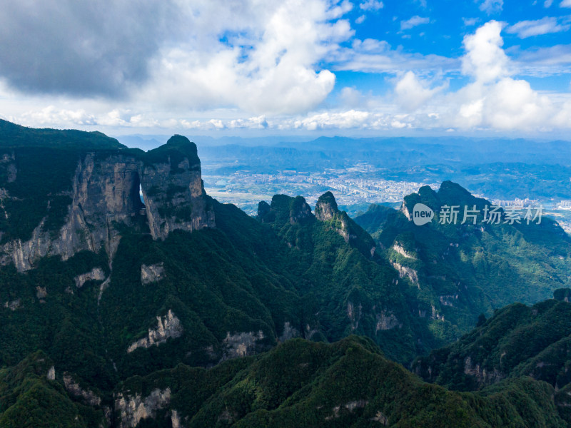 湖南张家界天门山5A景区航拍图