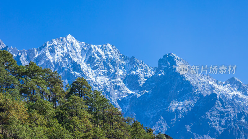 虎跳峡风景