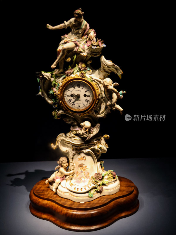 故宫博物院英国飞天人钟