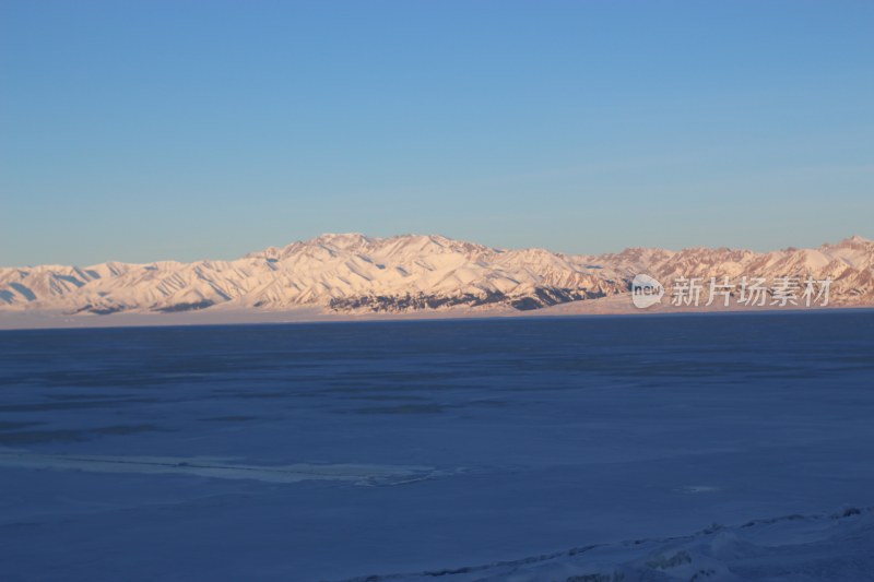 雪地河畔