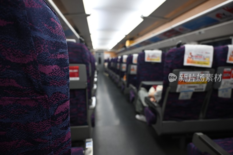 列车车厢内座椅场景