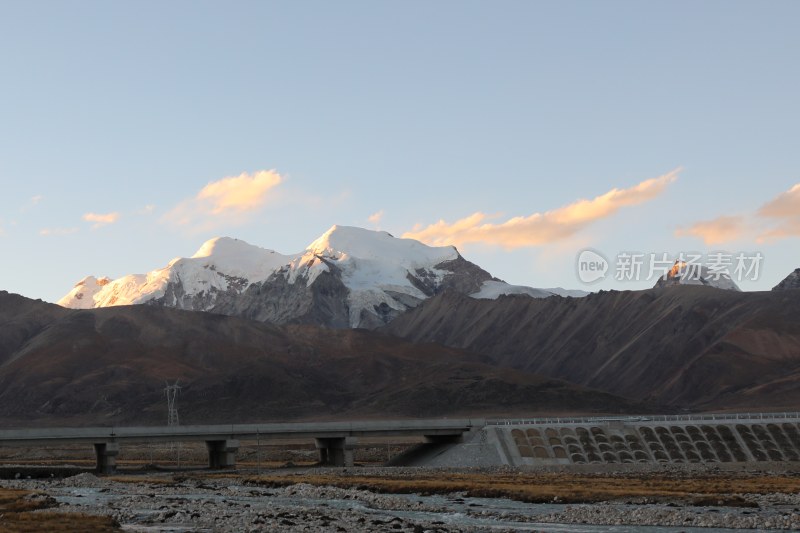 中国西藏琼姆岗嘎雪山