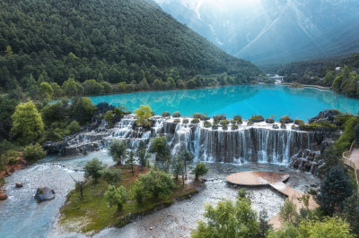 航拍丽江玉龙雪山蓝月谷景区