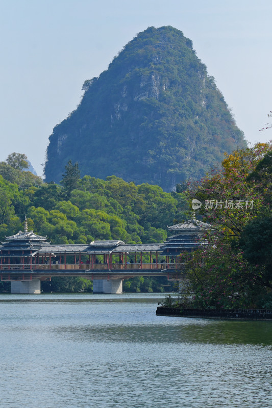 柳州龙潭公园，镜湖与风雨桥