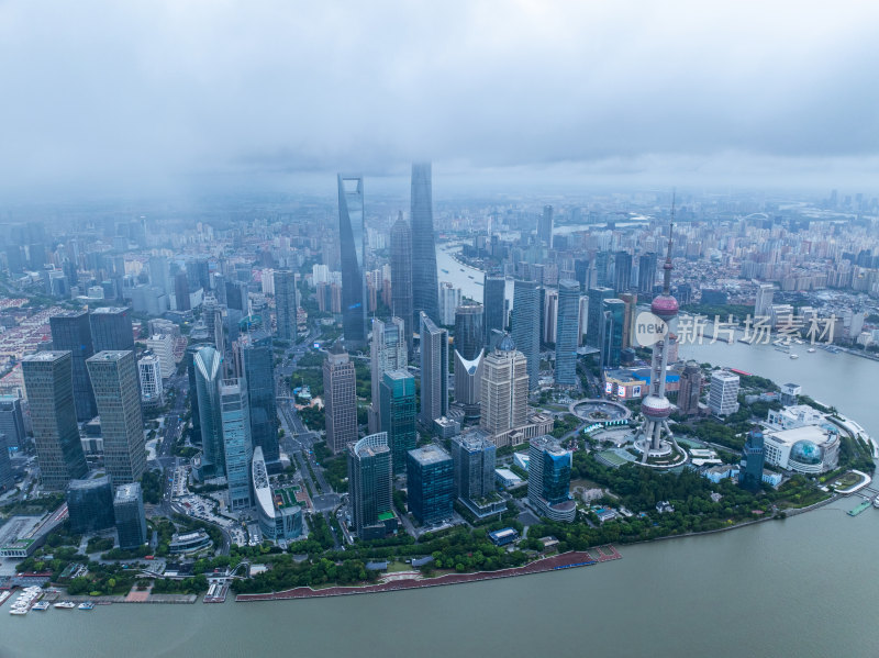 上海台风暴风雨来临前黑云压城航拍