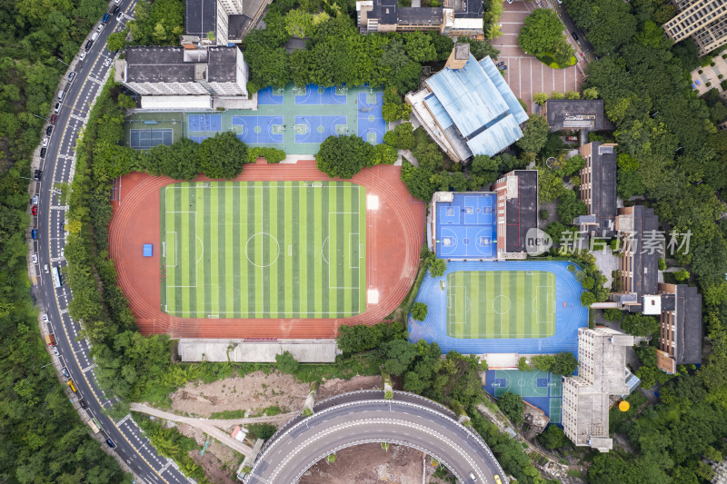 学校足球场及周边设施俯瞰