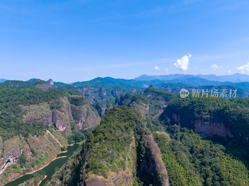 福建泰宁大金湖景区丹霞风光航拍图