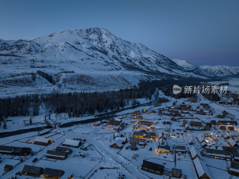 新疆北疆阿勒泰禾木冬季雪景童话世界航拍